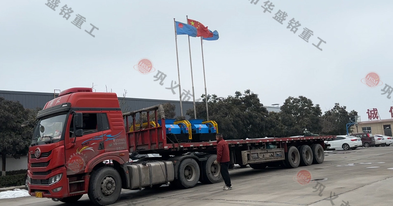 液壓對(duì)輥制砂機(jī)